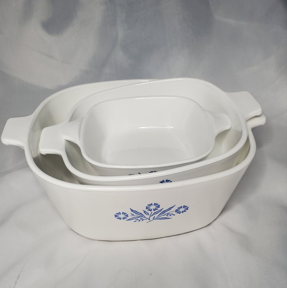 Corningware Vintage 4 Piece set Pans Beautiful condition